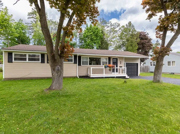 105 Ridgewood Dr, North Syracuse, NY 13212
