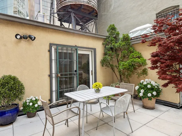 41 East 28th Street image 9 of 9