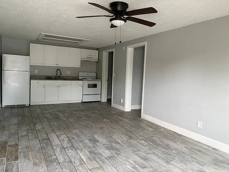 Strawberry Place Apartments — Photo 3
