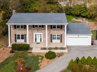 328 Ardon Ln, Cincinnati, OH 45215