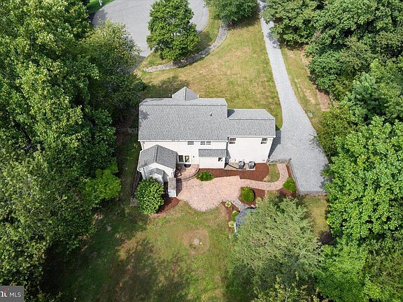 4th image of 4060 Loving Dr