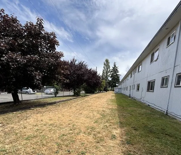 Twin Oaks Apartments — Photo 14