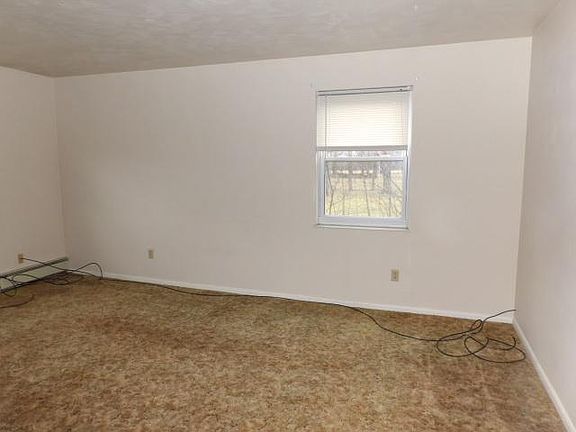 2nd image of 970 Patricia Dr APT 3