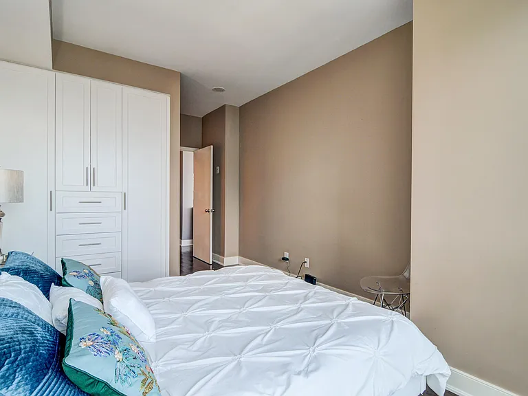 219 Fort York Blvd #LPH3702 — Photo 9