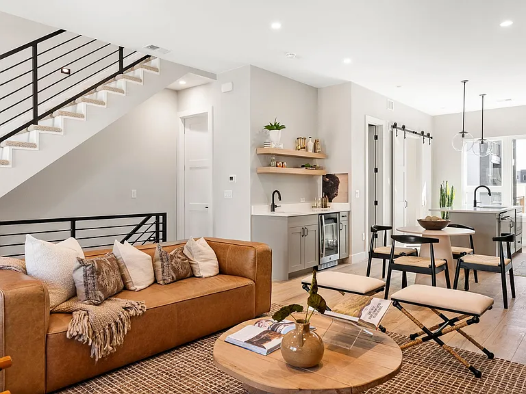A Line Townhomes Central Park — Photo 3