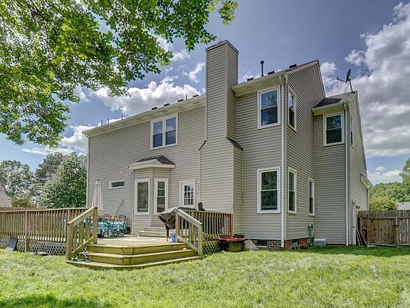3rd image of 209 Larkspur Ct
