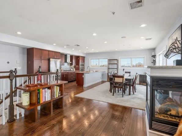 572 Freeport St Unit 302, Dorchester, MA 02122