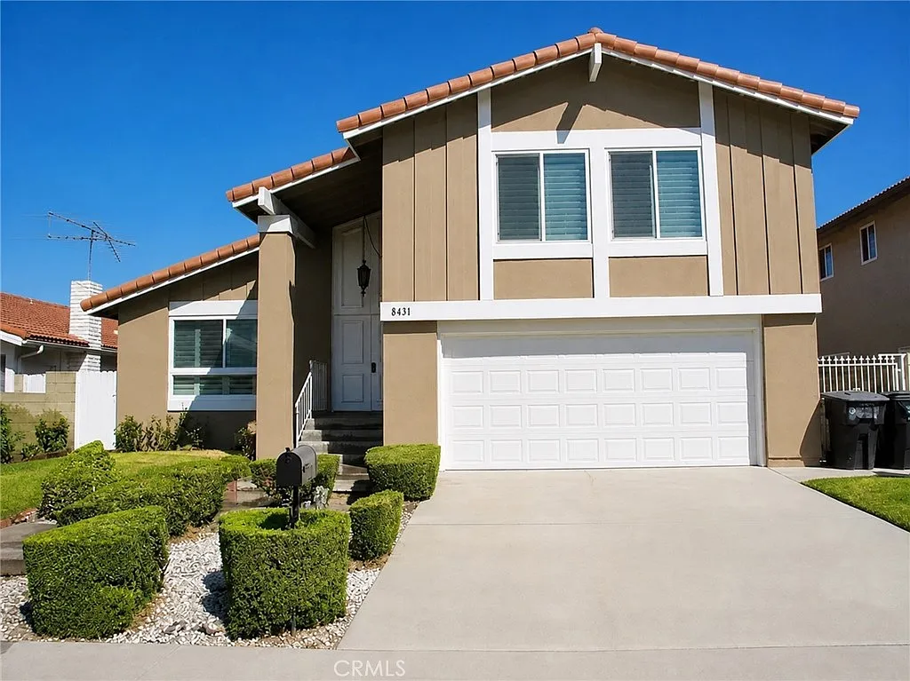 4 bed, 2.5 bath, 1991 sqft, $4,700 — Photo 2