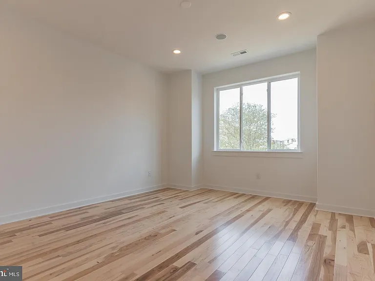 1335 S Bouvier St — Photo 13