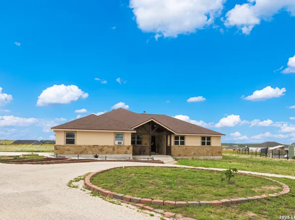 317 HONEYSUCKLE LN, La Vernia, TX 78121