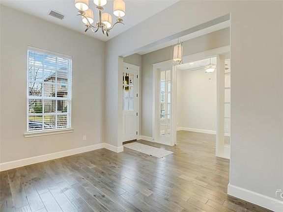4th image of 1112 Moonstone St