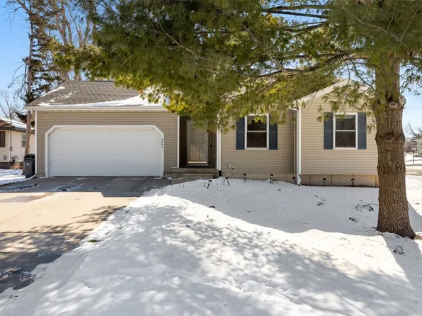 4341 M Ave NW, Cedar Rapids, IA 52405