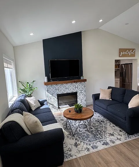 1161 Swan Ave — Photo 2