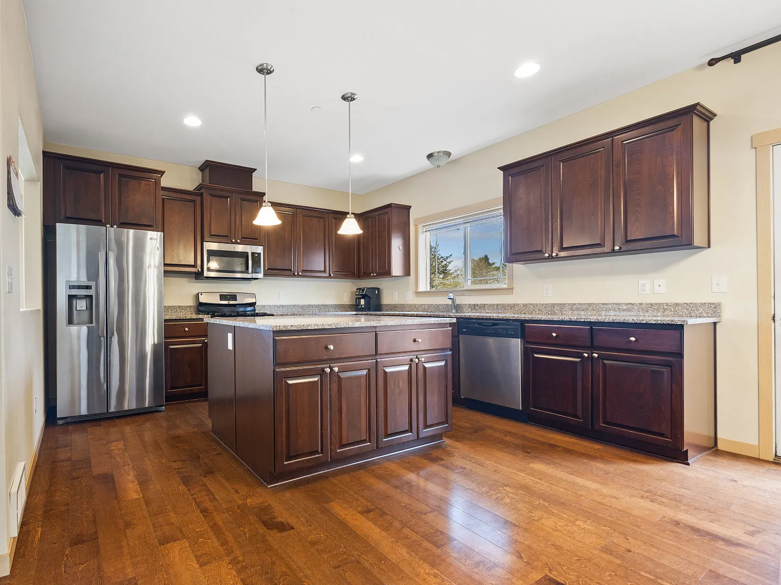 Amazing home in Newport, Near Beach access! — Photo 4