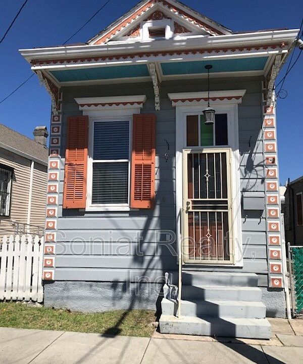 1st image of 2711 Aubry St