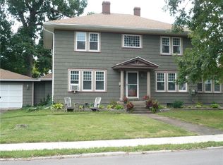 957 10th St, Charleston, IL 61920