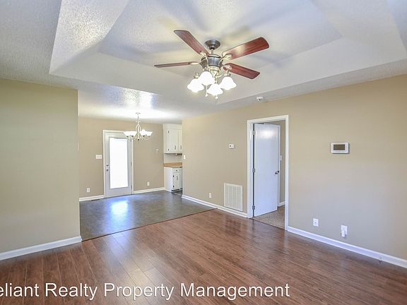 4th image of 585 Oakmont Dr