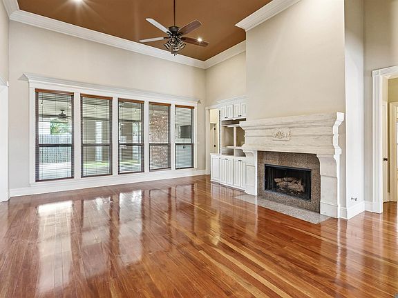 5th image of 9040 Spring Grove Dr