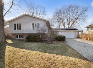 1018 Almond Dr, Aurora, IL 60506