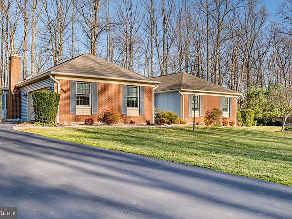 3rd image of 9704 S Park Cir