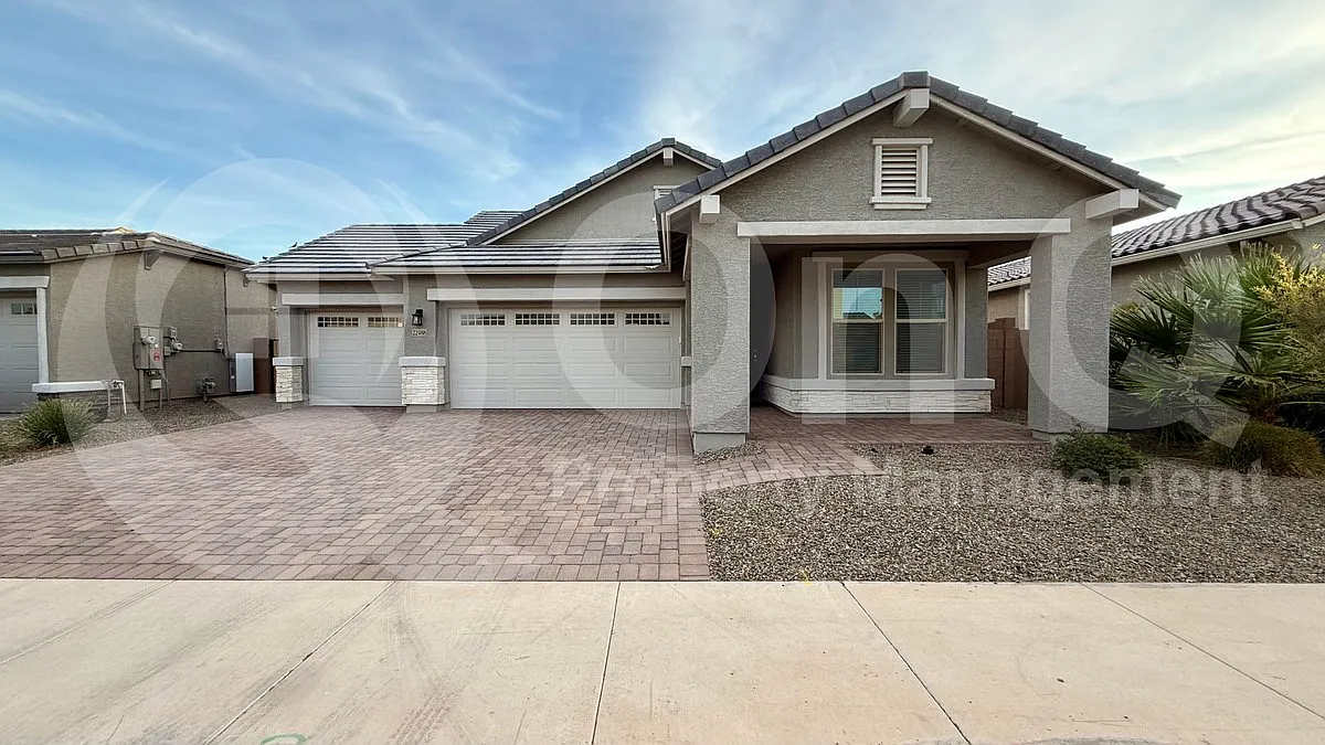 4 bed, 3.0 bath, 2025 sqft, $2,600 — Photo 2