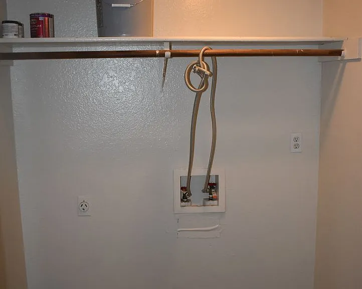 221 W Robin Ln — Photo 10