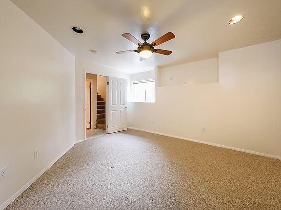 4th image of 658 Rose Ln
