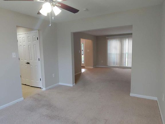 5th image of 940 Hillcrest Dr