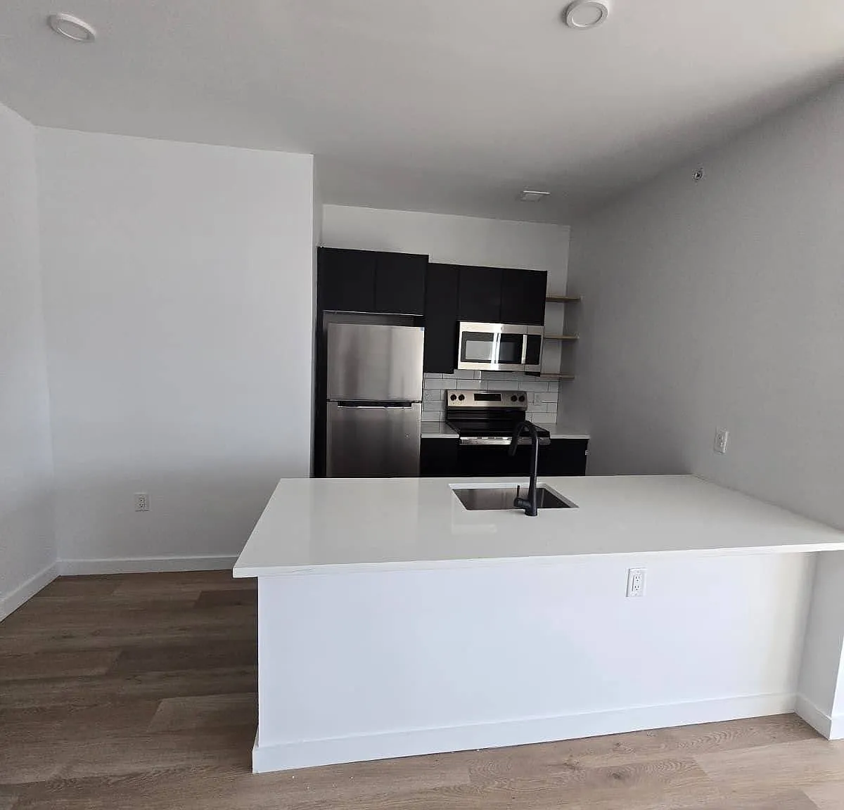 2 bed, $3,400 — Photo 4