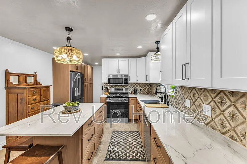 492 E 100 S #UPSTAIRS