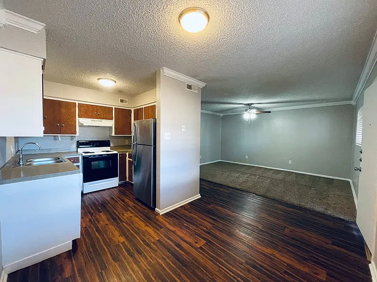 Courtyards West Updated Living in Central Lubbock — Photo 13