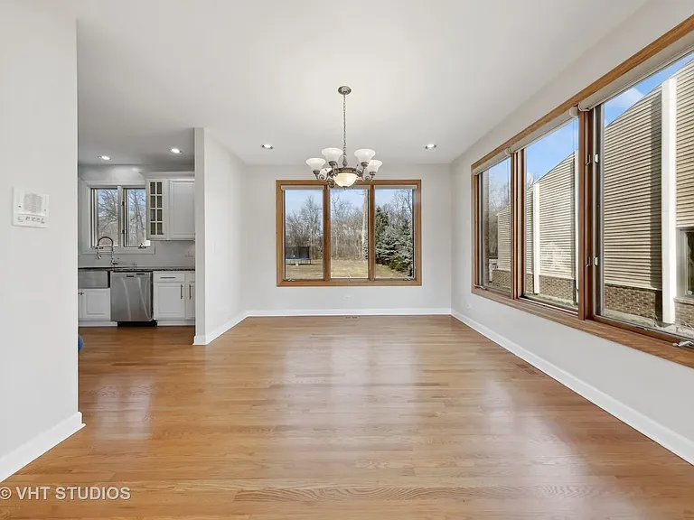 17W234 Massel Ct — Photo 6