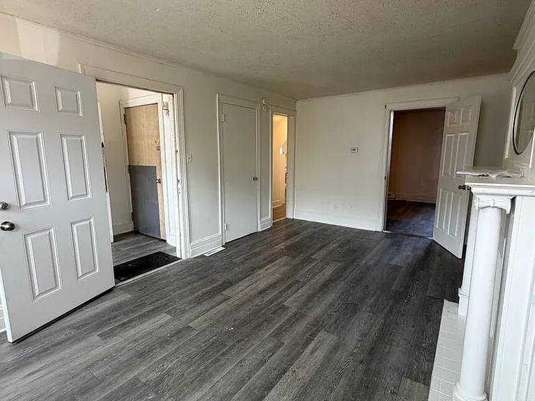 717 W Market St — Photo 8