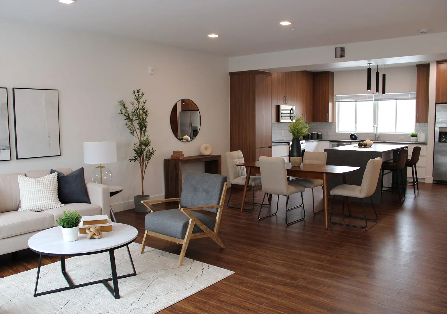 Stunning 3-Story Townhome in Oldtown Louisville — Photo 4
