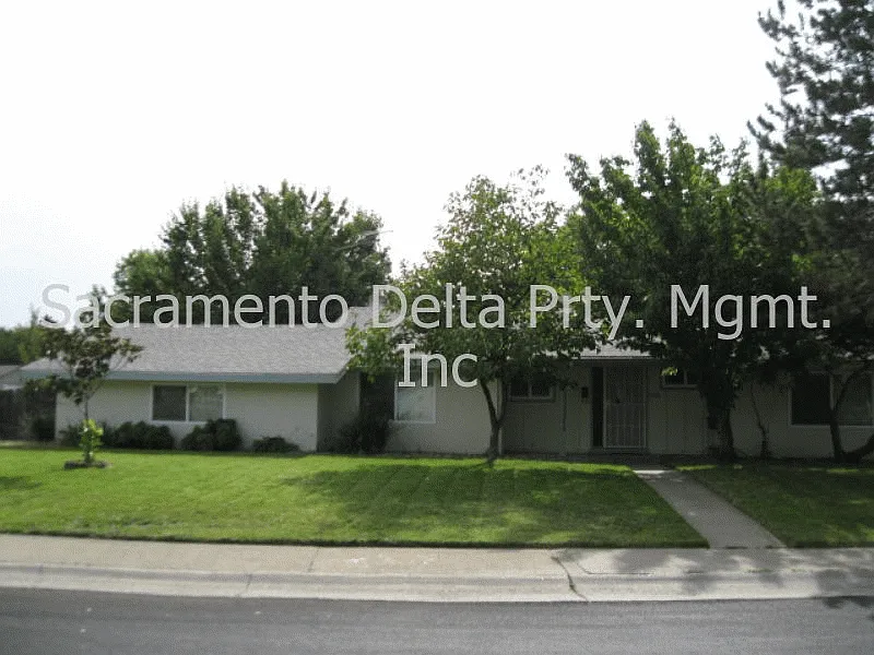 9996 Redstone Dr photo 1