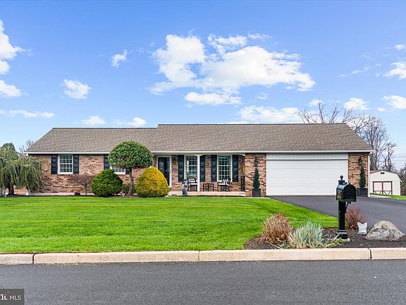3rd image of 2323 Colonial Dr