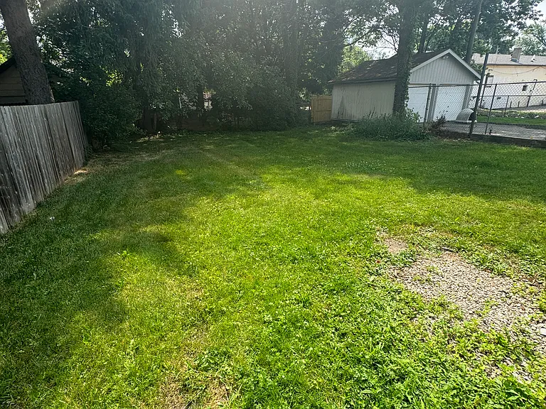 913 Dayton St — Photo 13