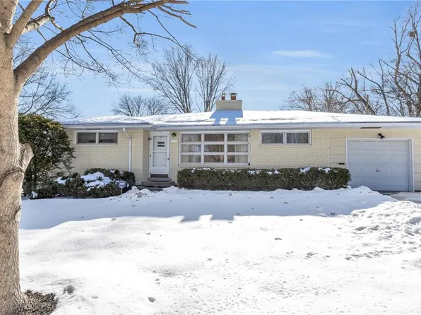 6119 W 76th St, Prairie Village, KS 66208