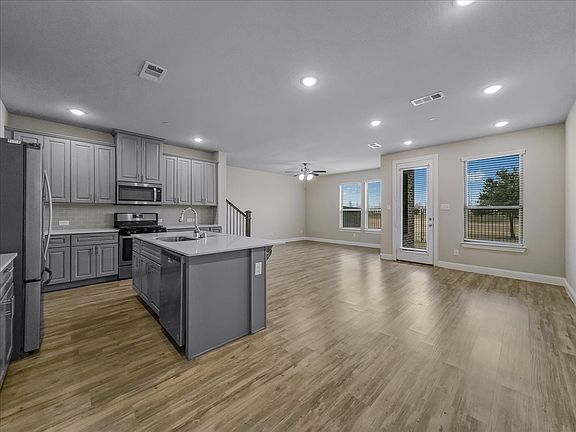 5th image of 4505 Titus Cir