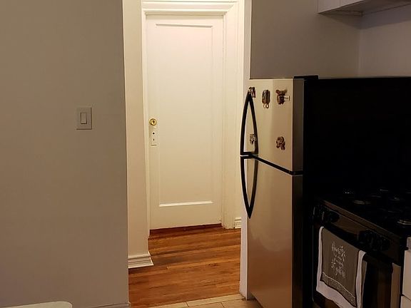 3rd image of 916 41st St #3