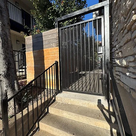 400 E 30th St #101 — Photo 25