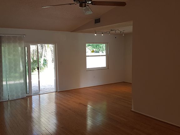 3rd image of 17 Cypress Dr