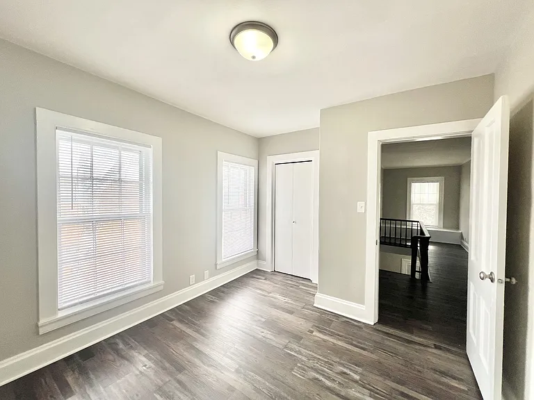921 W Grand Ave — Photo 21