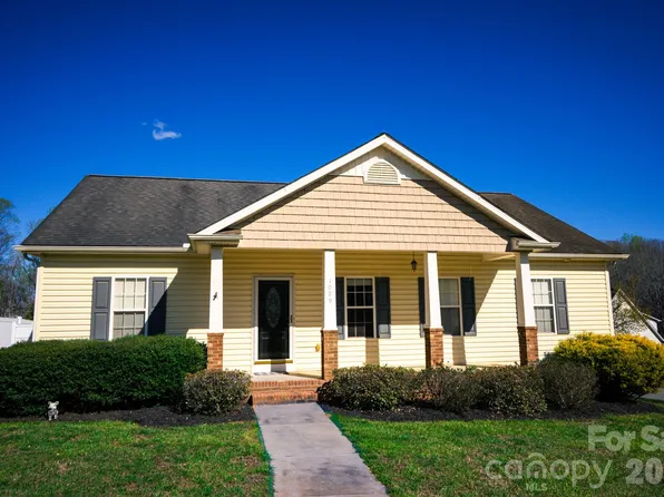 1009 Preston Dr, Lowell, NC 28098