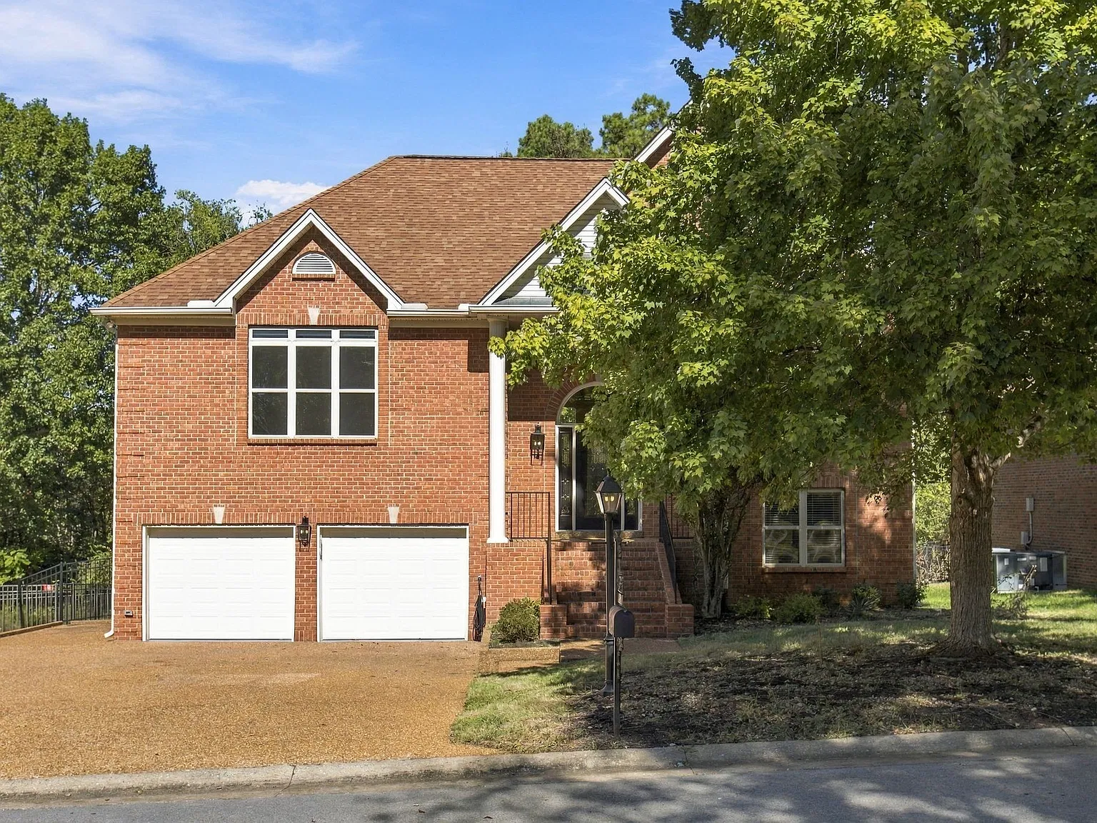 3 bed, 2718 sqft, $2,995 — Photo 2