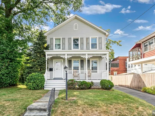 385 Maple Ave, Oradell, NJ 07649