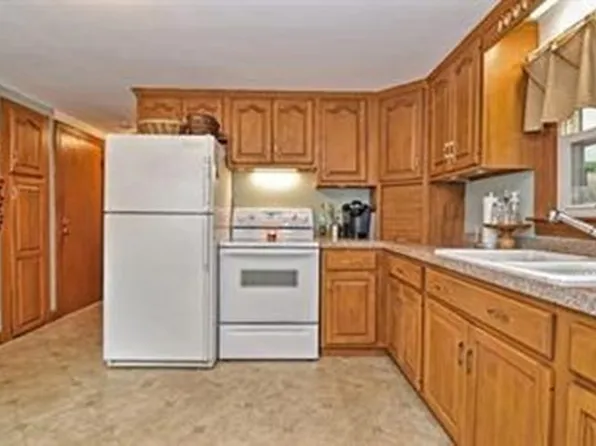 32 Orchard Ter, Leominster, MA 01453