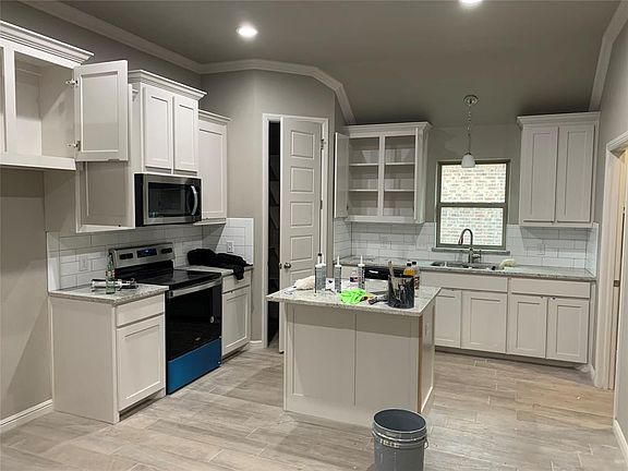 3rd image of 3205 White Horse Dr