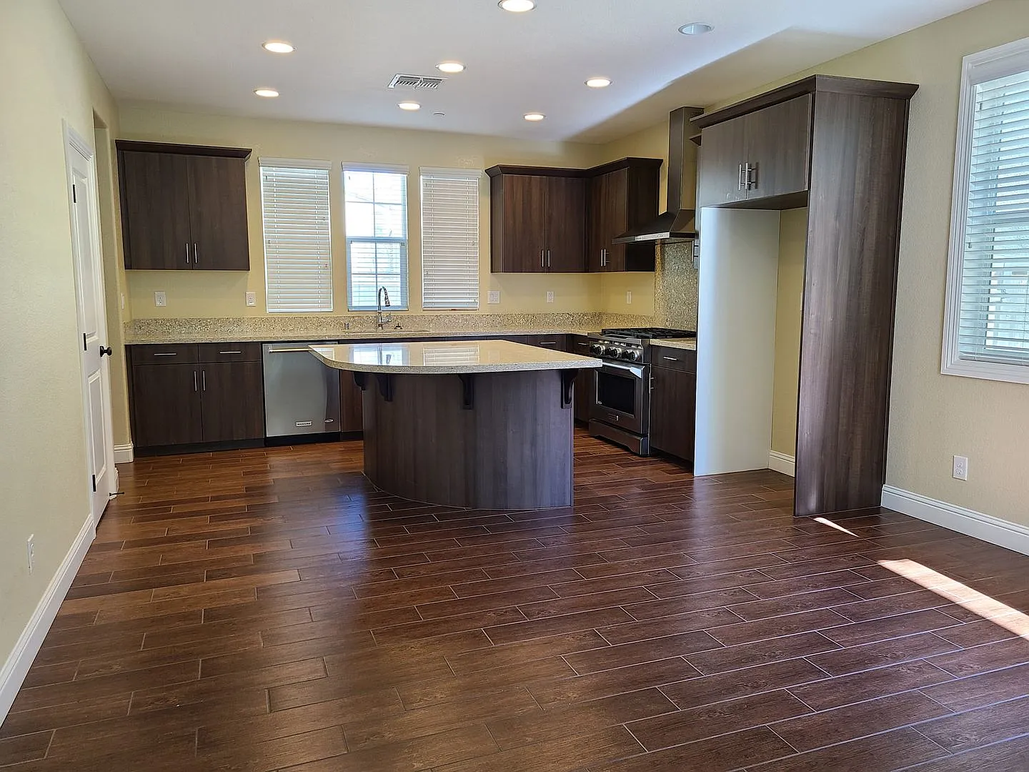Immaculate 4 Bdrm, 3 Bath — Photo 3