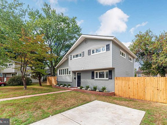 3rd image of 6 Alsace Ln